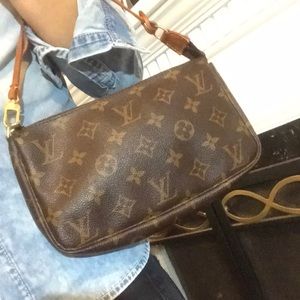 Authentic Louis Vuitton Pouchette Pouch